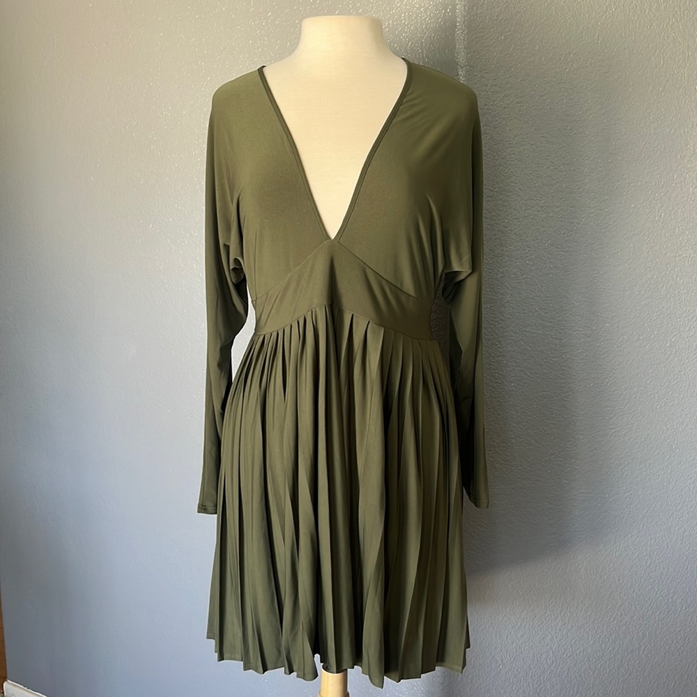 Long sleeve pleated dress
